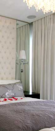 Headboard deep buttoned