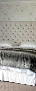 Headboard deep buttoned